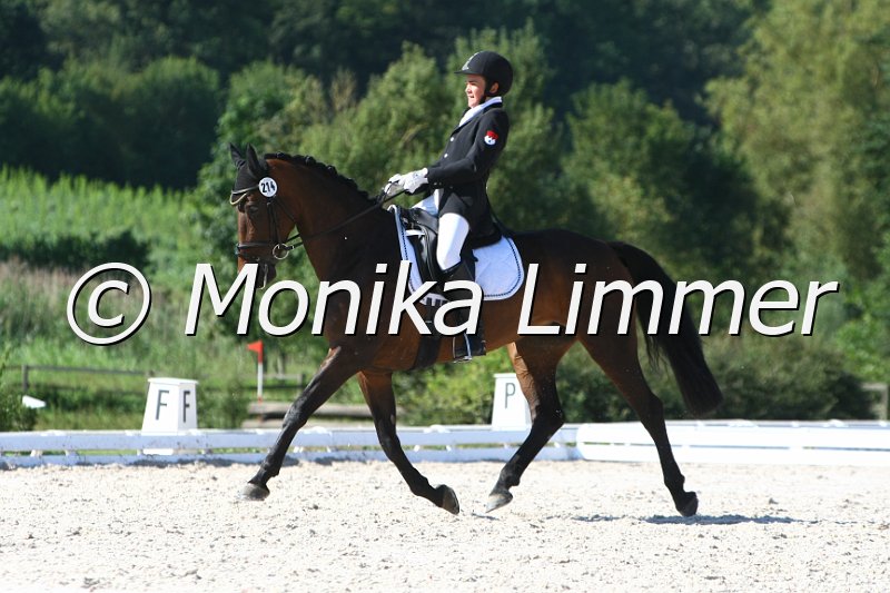 109M6838_Jokers Girl_Dressur L_Mannschaft.JPG